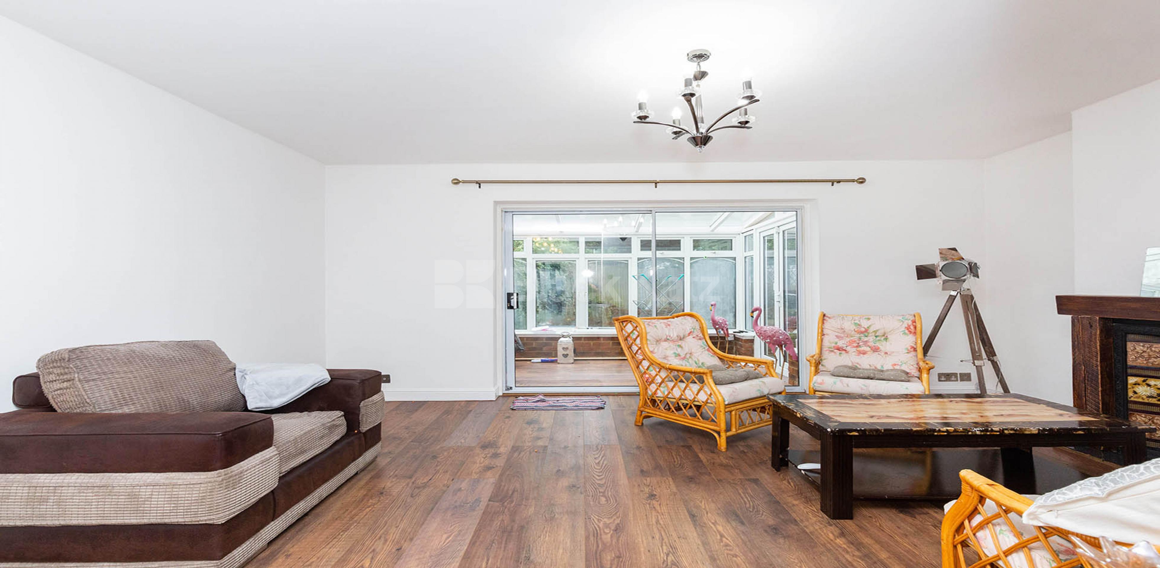 			3 Bedroom, 2 bath, 2 reception Apartment			 Summers Lane, North Finchley N12